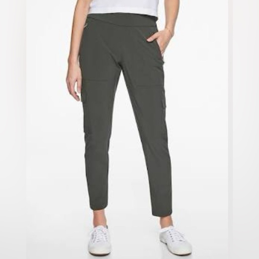ATHLETA Chelsea Cargo Pants size 6. Dark‎ green